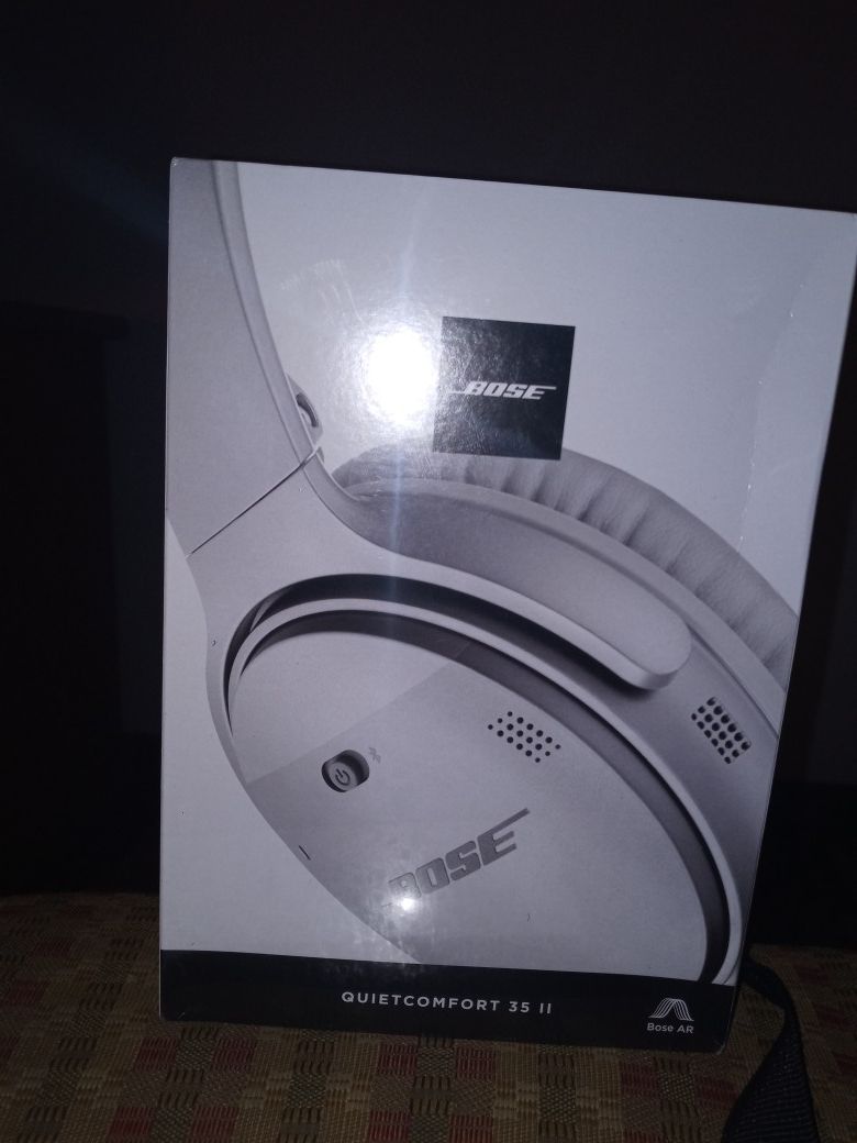 White Bose QuietComfort 35 ll