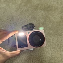 Like New! 4K Digital Camera 64MP - Deatti