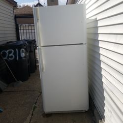 Refrigerator Kenmore Good Conditions 