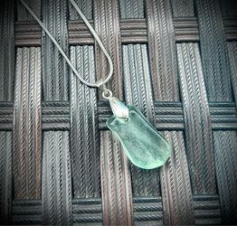 Sea glass on 925 Sterling silver necklace $5 FLAT FEE US SHIPPING ✈️
