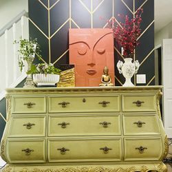 Stunning Solid Wood Retro Antique Dresser – 9 Drawers