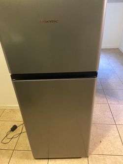 Hisense Top-Freezer Refrigerator