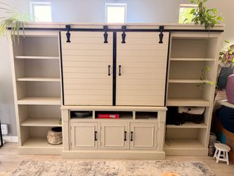 Entertainment center