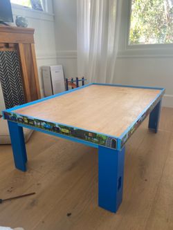Kids play train table