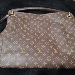 Huge Women's Bag $450 Pickup In Oakdale 