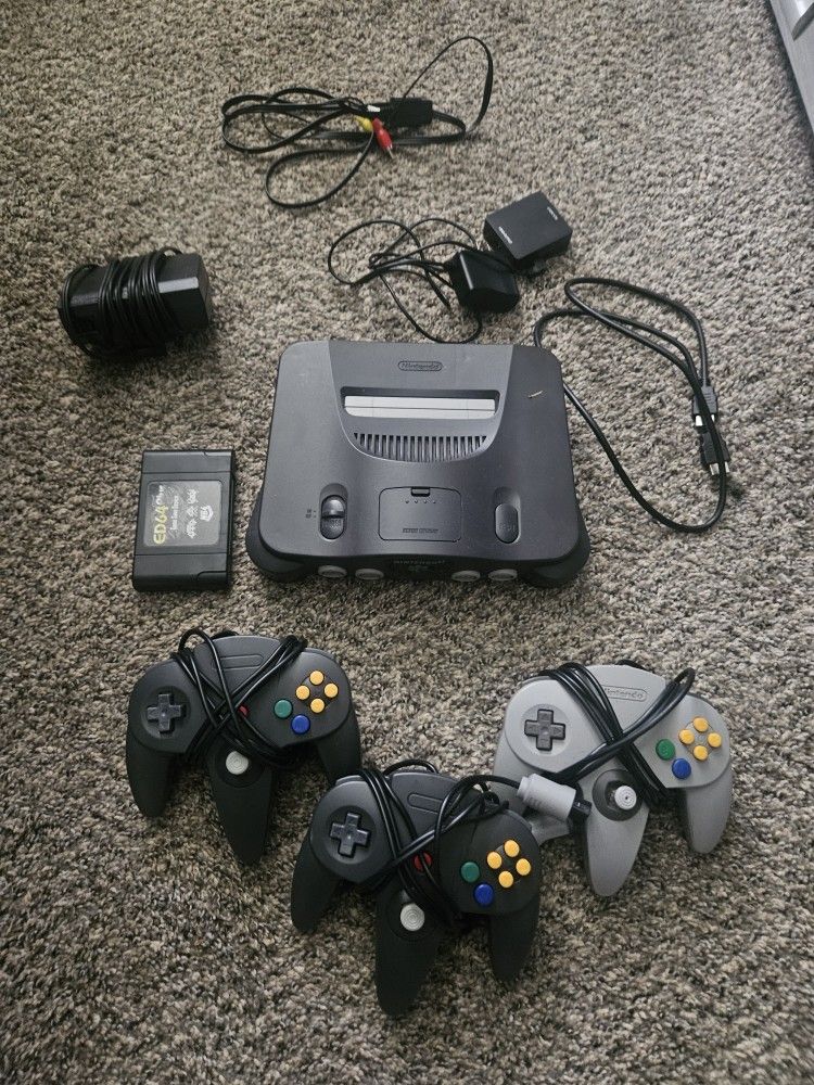 Nintendo 64 / 3 Controllers / EVERY GAME