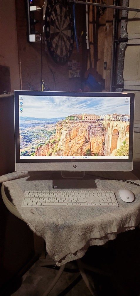 HP Pavilion 24in Touchscreen All In One PC Computer Intel i5 vPro, 12gb Memory, 2TB 7200rpm Hard Drive