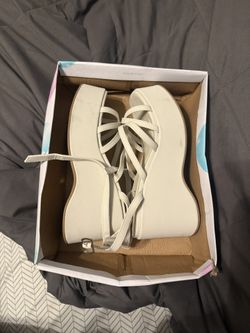 Soda Chunky Heel Sandal Bone Womens Size 7.5