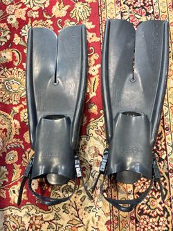 Large split dive fins