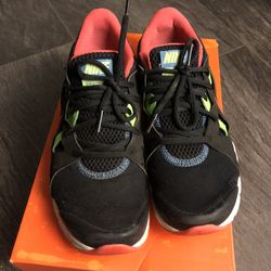 Women Nike’s in season tr 3size 7.5
