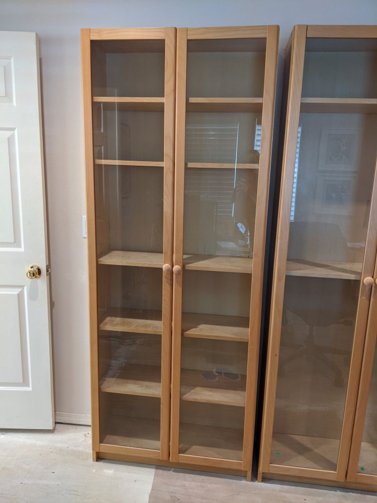 Book shelf / cabinet