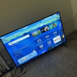 PlayStation 4 - 2 Controllers And Tv Set 