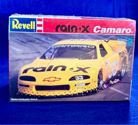Revell Rain-X Camaro 1:25 Model Kit