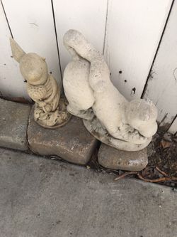 Garden statues. Tiger and piglet