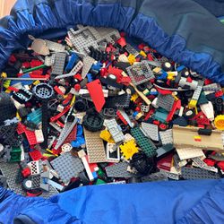 Legos - Assorted Parts In The Hundreds 