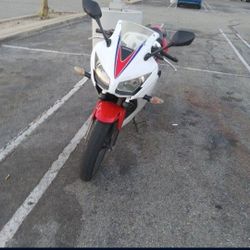 2015 Honda CBR 300R