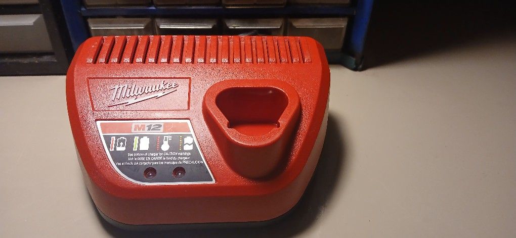 Milwaukee Genuine M12 volt Lithium Charger 48-59-2401 BRAND NEW