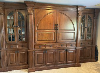 Razmataz Entertainment Center