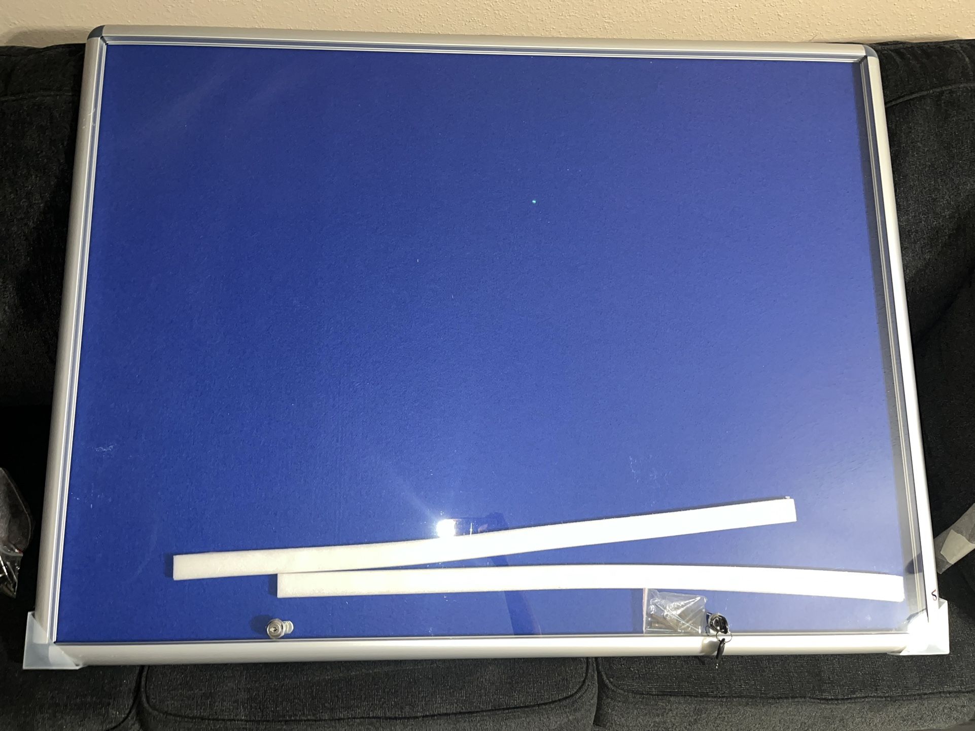NEW! VIZ-PRO Tamperproof Lockable Noticeboard Class 1 Aluminium Framed 48x36 inches