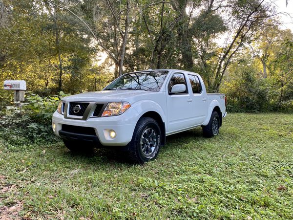 2017 Nissan Frontier PRO-4X Manual Transmission for Sale in Gainesville