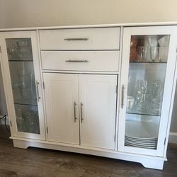 LOKO Buffet Cabinet   https://offerup.com/redirect/?o=aHR0cHM6Ly9hLmNvL2QvMVJWV0ZqZA==