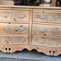 Beautiful Pine 6 drawer dresser, French Provencial style, hand painted.