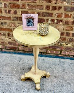 BOMBAY FOLDABLE  TABLE