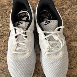 Nike Tanjun White/Black size 11 US