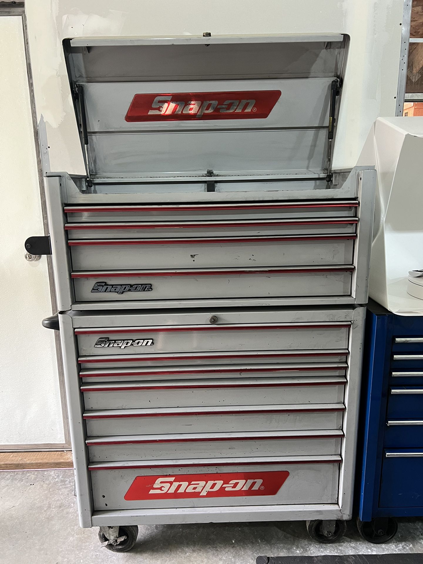 Snap On KRA4107 & KRA4114 Top & Bottom Toolbox. Gray w/ red trim - Tool Chest - 40" Box