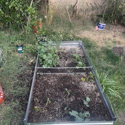 Metal Gardening Bed 