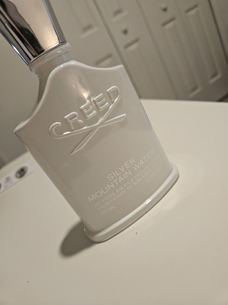 Unique offer🔥(300) Retail(450)Creed Silver Mountain Water.🔥