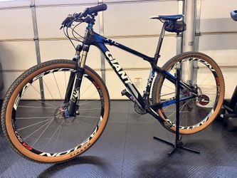 Giant XTC Men’s Carbon Mountain Bike