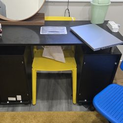 Nail Desk 