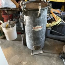 PRESSURE POT SPRAY RIG - GEM DANDY - DRYWALL TEXTURE- MAYBE PAINT?  MAYBE GLUE?  Bulk Material ??