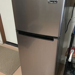 Refrigerator 4.5 Cubic Feet