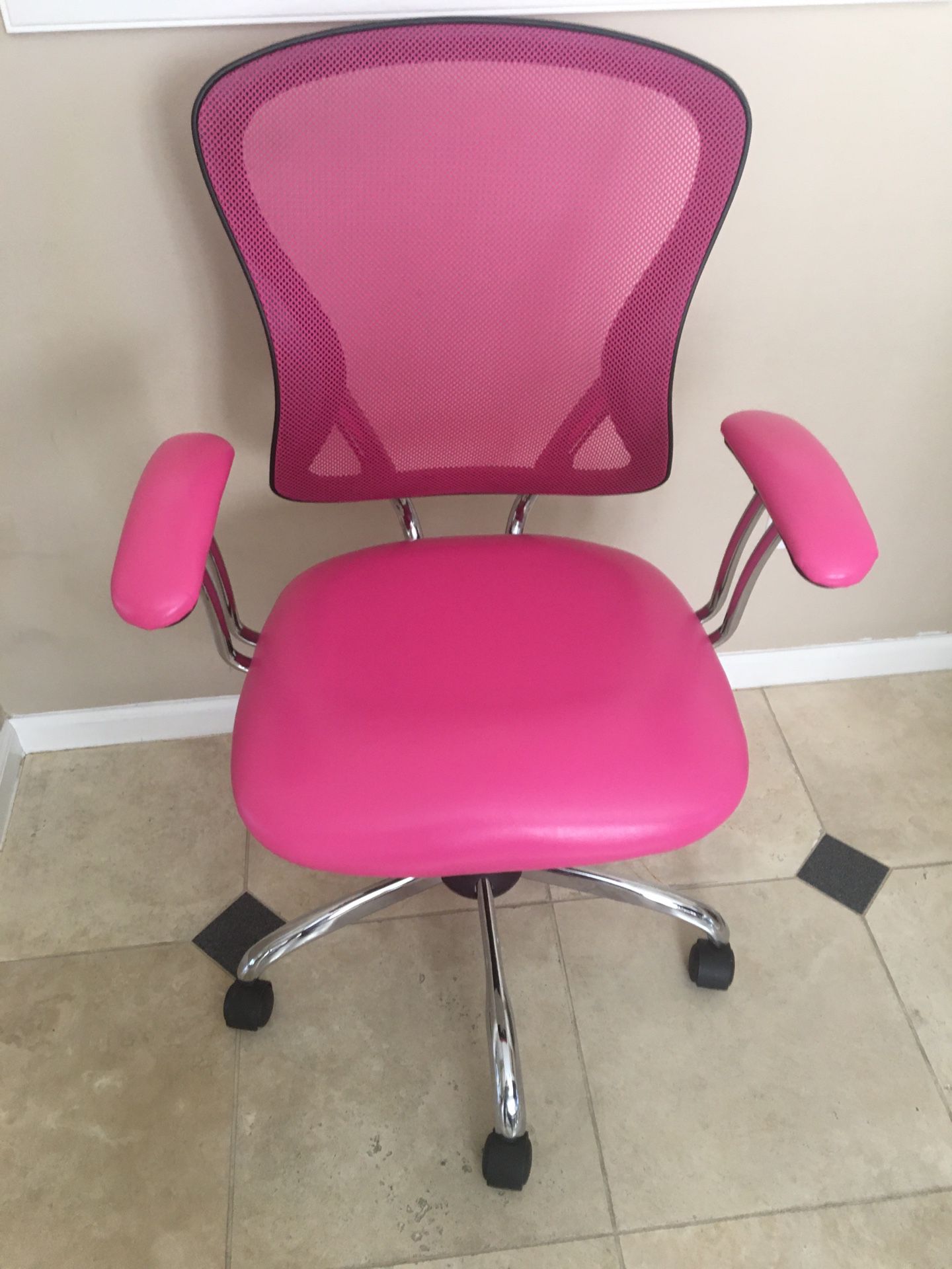 Super sassy pink office chair