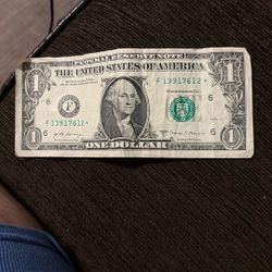 Un Dólar Con Estrella C