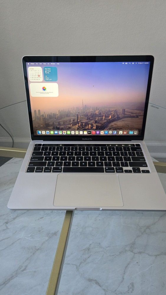2020 Apple MacBook Pro - 16 GB / 512 SSD