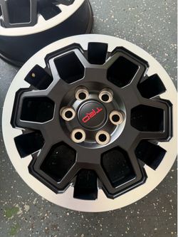Rines.  18.  TRD.  4Runner    , Tacoma.      No sensores.  No tires