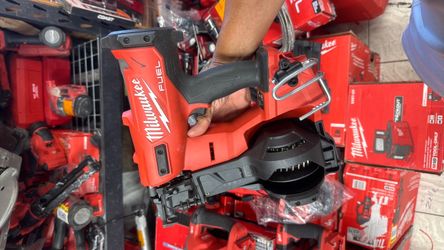 Milwaukee Fuel Cordless roofing Nailer