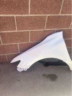 LEFT DRIVER SIDE FENDER 2018-2024 TOYOTA CAMRY (SMALL DENT) NEED WORK.