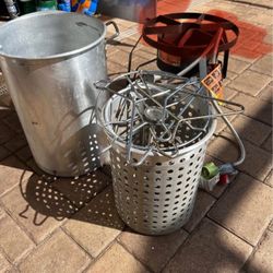 Turkey Fryer Seafood Boil Lot Of Pots Strainer Thermometer