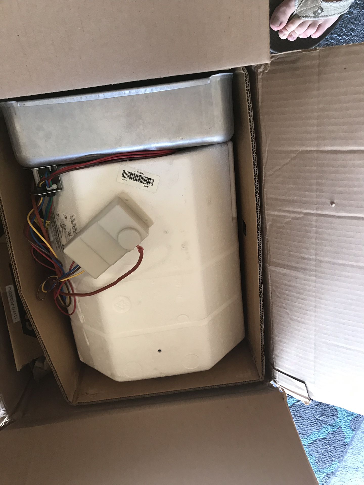 6 gallon water heater for RV/Camper. I bought the wrong one. Just getting around to fix it. Now I have the wrong one. It’s propane only. New in box!