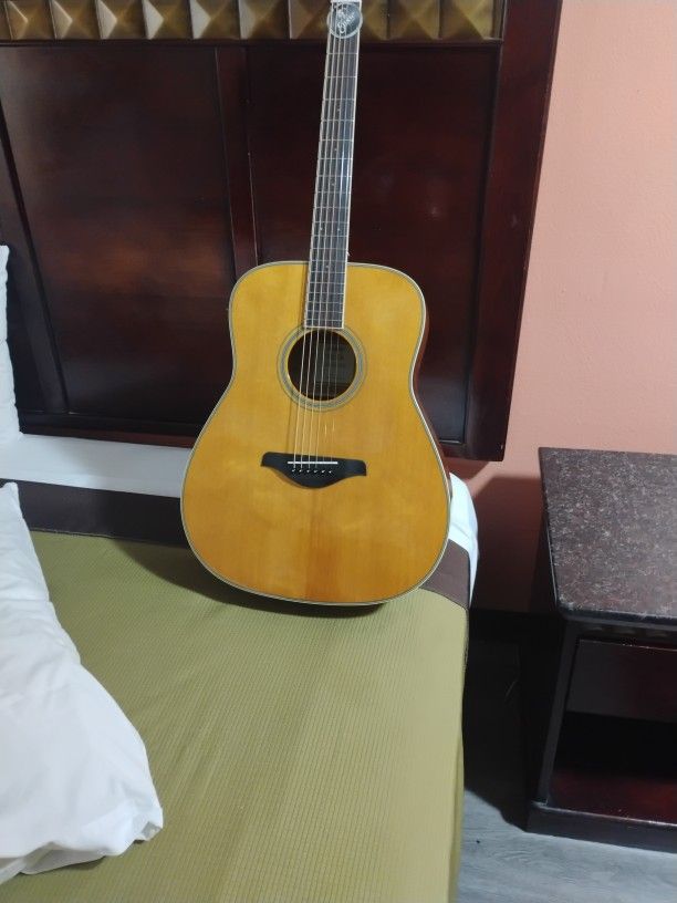 Yamaha Acoustic/Electric Guitar