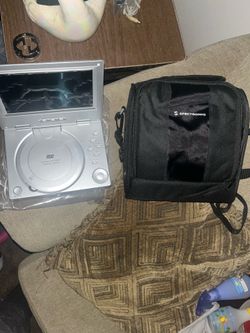 Portable DVD Player with Carrying Case