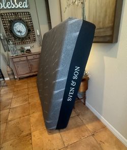 Queen mattress Sven & Son
