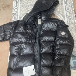 Moncler Puffer Jacket Size Medium-large 