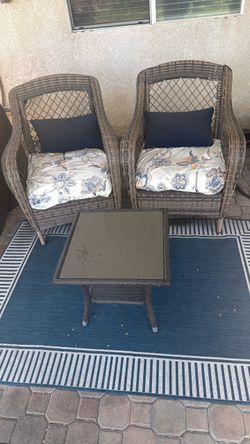 3 Piece Wicker Patio Set + Matching Area Rug