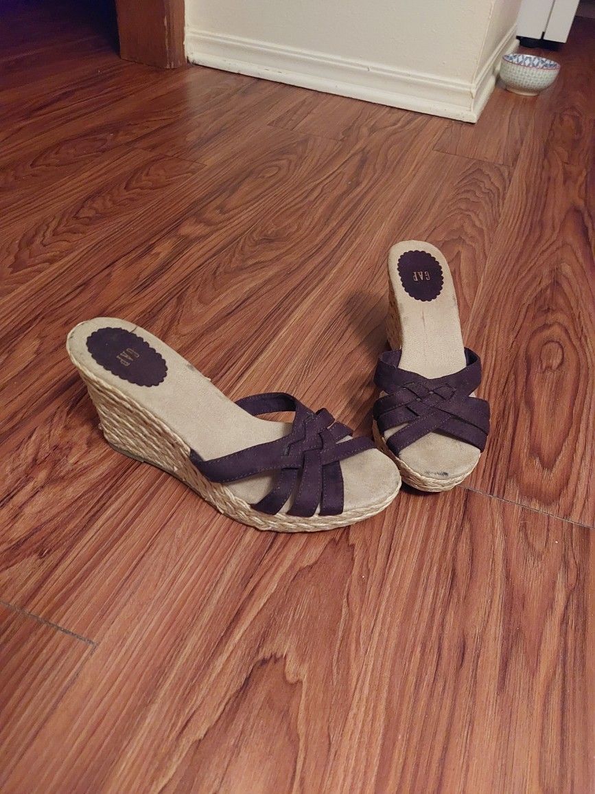 Ladies Gap Wedge Sandals Size 8 1/2