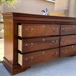 Beautiful Dresser Solid Wood Excellent Condition H35W65D18 free delivery